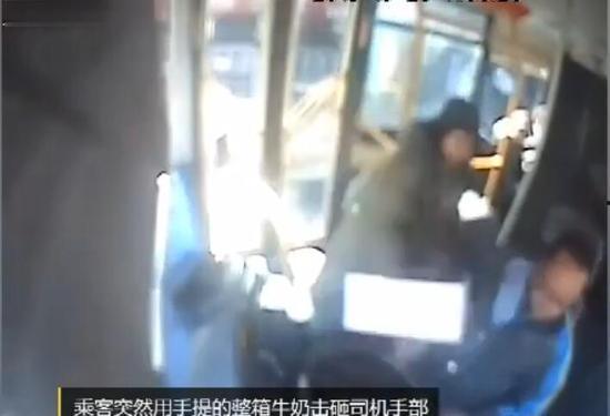 77超砸在线视频,揭秘在线视频中的惊险刺激瞬间